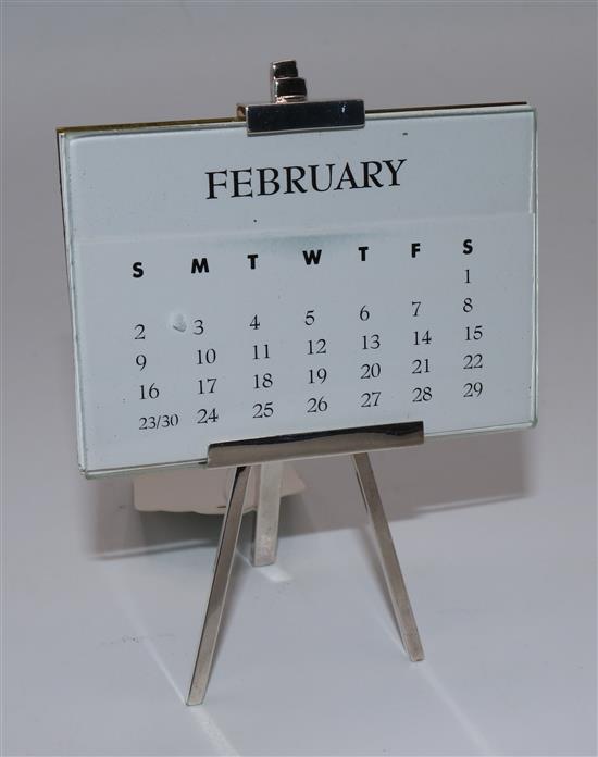 Silver easel desk calendar